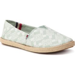 Espadryle TOMMY JEANS - Allover Print Slip On EN0EN00456 Frosty Green 312. Zielone espadryle damskie Tommy Jeans, bez wzorów, z jeansu, bez obcasa, na płaskiej podeszwie. W wyprzedaży za 179,00 zł.
