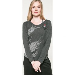 Reebok - Bluzka. Szare topy damskie Reebok, s, z nadrukiem, z bawełny, z okrągłym kołnierzem. W wyprzedaży za 99,90 zł.