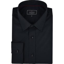 Czarna Bawełniana Koszula z Długim Rękawem -VICTORIO- z Dodatkiem Elastanu, Jednokolorowa KSDWVCTO0422. Czarne koszule męskie Victorio, bez wzorów, z elastanu, eleganckie, ze stójką, z długim rękawem. Za 139,00 zł.