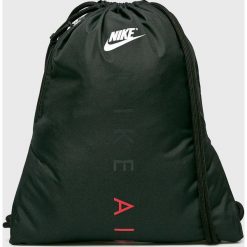 Nike Sportswear - Plecak. Czarne plecaki męskie Nike Sportswear, z nadrukiem, z poliesteru. W wyprzedaży za 69,90 zł.