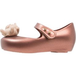 Melissa MINI ULTRAGIRL CAT TWINS Baleriny z zapięciem bronze. Pomarańczowe baleriny damskie Melissa, z tworzywa sztucznego. Za 249,00 zł.