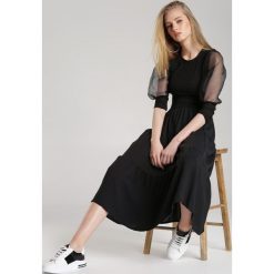 Czarna Spódnica Midori. Czarne spódniczki damskie Renee, na co dzień, s, bez wzorów, midi, rozkloszowane. Za 89,99 zł.