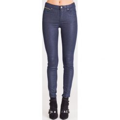 JEANSY SUPER SKINNY FIT ARMANI EXCHANGE. Szare jeansy damskie Armani Exchange, z aplikacjami, z jeansu. Za 394,50 zł.