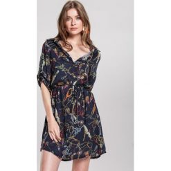 Granatowa Sukienka Credible. Niebieskie sukienki damskie other, xl, bez wzorów, z wykładanym kołnierzem, bez rękawów, mini. Za 59,99 zł.