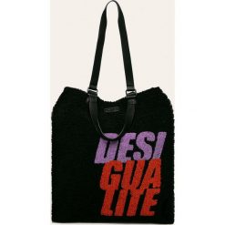 Desigual - Torebka. Czarne torby damskie na zakupy Desigual, w paski, z poliesteru, na ramię, duże, z aplikacjami. W wyprzedaży za 199,90 zł.