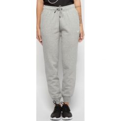 Popielate spodnie dresowe damskie Nike NIKE popielate. Szare spodnie damskie Nike, s, z bawełny. Za 139,90 zł.