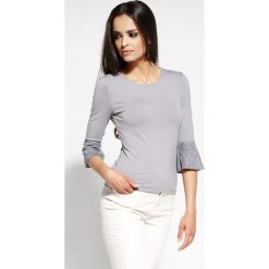 Popielata Bluzka z Zamszową Falbanką przy Rękawach. Szare podkoszulki damskie marki Molly.pl, s, bez wzorów, z tkaniny, eleganckie, z okrągłym kołnierzem, bez rękawów. Za 109,90 zł.