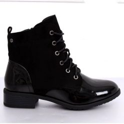 Botki sznurowane czarne B0-227 Black. Czarne botki damskie ButyModne, z zamszu, klasyczne, bez obcasa, na sznurówki. W wyprzedaży za 109,00 zł.