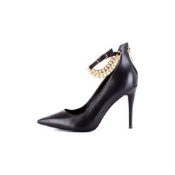 Czółenka Guess FLOEA4LEA08. Czarne czółenka damskie marki Guess, z aplikacjami, bez obcasa. Za 414,35 zł.