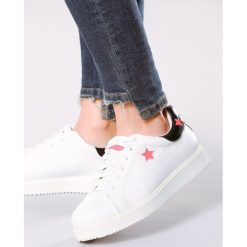 Biało-Fuksjowe Buty Sportowe Breath Of Life. Białe buty sportowe damskie Multu, bez wzorów, sportowe. Za 29,99 zł.
