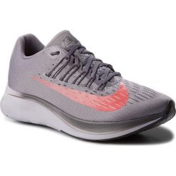Buty NIKE - Zoom Fly 880848 004 Gunsmoke/Bright Crimson. Szare buty do biegania męskie Nike, z materiału, nike zoom. W wyprzedaży za 459,00 zł.