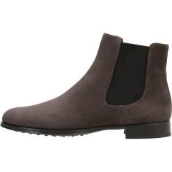 Pretty Ballerinas CROSTINA Ankle boot dark grey. Szare botki damskie marki Pretty Ballerinas, ze skóry, bez obcasa, bez zapięcia. Za 949,00 zł.