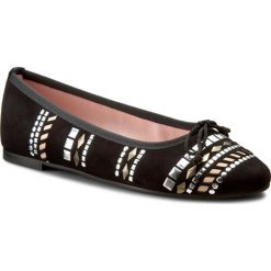 Baleriny PRETTY BALLERINAS - Audrey 45.953 Necro/Coco 9110. Czarne baleriny damskie marki Pretty Ballerinas, w paski, ze skóry, bez obcasa. W wyprzedaży za 489,00 zł.