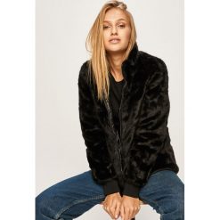 Guess Jeans - Kurtka dwustronna. Zielone kurtki damskie Guess Jeans, s, z aplikacjami, z poliesteru, krótkie, bez kaptura. W wyprzedaży za 499,90 zł.
