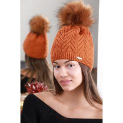 Czapka VANIRA BROWN. Pomarańczowe szaliki damskie Czapka VANIRA BROWN, bez wzorów. W wyprzedaży za 29,00 zł.