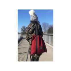 Duża torba ze sznurkami. Czerwone torebki klasyczne damskie Sabi tatka, bez wzorów, z tkaniny, duże, pikowane, bez dodatków. Za 239,00 zł.