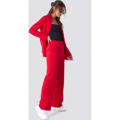 Spodnie damskie: NA-KD Classic Dopasowane spodnie z szerokimi nogawkami - Red
