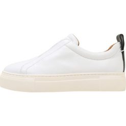 By Malene Birger GORENITAS Sneakersy niskie pure white. Białe trampki i tenisówki damskie marki By Malene Birger, ze skóry. Za 1029,00 zł.