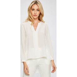 Answear - Bluzka Stripes Vibes. Białe koszule damskie ANSWEAR, na co dzień, s, bez wzorów, z elastanu, casualowe, bez kołnierzyka, bez rękawów. W wyprzedaży za 59,90 zł.
