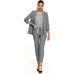 Eleganckie spodnie z kantem. Czarne spodnie damskie Top Secret. W wyprzedaży za 49,99 zł.