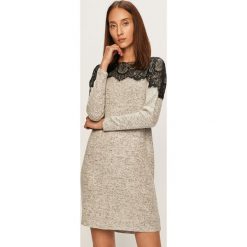 Vero Moda - Sukienka. Szare sukienki damskie Vero Moda, na co dzień, s, bez wzorów, z elastanu, casualowe, z okrągłym kołnierzem, z długim rękawem, długie, mini, proste. W wyprzedaży za 99,90 zł.