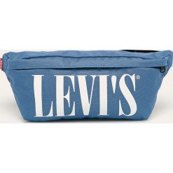 Levi's - Nerka. Czerwone nerki damskie Levi's®, w paski, z poliesteru, małe, z nadrukiem, bez dodatków. W wyprzedaży za 79,90 zł.