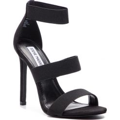Sandały STEVE MADDEN - Carina SM11000391-04004-001 Black. Czarne klapki damskie Steve Madden, bez wzorów, ze skóry ekologicznej, bez obcasa, na obcasie. W wyprzedaży za 269,00 zł.