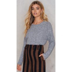 Samsoe & Samsoe Krótki sweter z okrągłym dekoltem Nor - Grey. Szare swetry klasyczne damskie Samsøe & Samsøe, z elastanu, z okrągłym kołnierzem. Za 404,95 zł.
