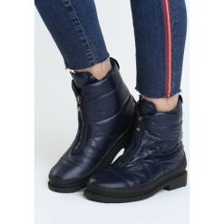 Granatowe Śniegowce Winter Walk. Niebieskie śniegowce damskie Born2be, na zamek. Za 119,99 zł.