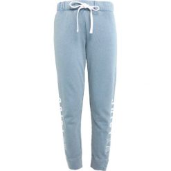 Spodnie dresowe damskie: Juicy Couture FRENCH TERRY LA STAMP PANT Spodnie treningowe washed indigo