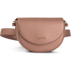Saszetka nerka LIU JO - Belt Bag A69073 E0086 Canella Met. 04039. Różowe nerki damskie Liu Jo, bez wzorów, ze skóry ekologicznej, młodzieżowe, bez dodatków. W wyprzedaży za 219,00 zł.