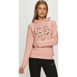 Femi Stories - Bluza Tomma. Różowe bluzy damskie Femi Stories, s, z nadrukiem, z elastanu, bez rękawów, z kapturem. Za 259,90 zł.