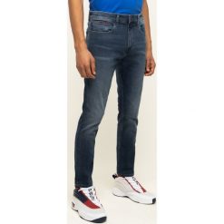 Jeansy Tapered Fit Tommy Jeans Steve DM0DM07484. Niebieskie jeansy męskie Tommy Jeans, m, bez wzorów. W wyprzedaży za 269,00 zł.