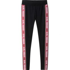 Legginsy dziewczęce z paskami z boku nogawki bonprix czarny. Czarne spodnie dziewczęce bonprix, w paski, z elastanu. Za 49,99 zł.