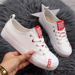 Trampki niskie białe Big Star EE274302 - biały. Białe trampki i tenisówki damskie BIG STAR, bez wzorów, bez zapięcia. Za 89,99 zł.