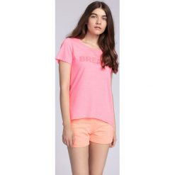 T-shirt damski TSD454 - różowy. Różowe koszulki damskie 4f, bez wzorów, z bawełny, bez kołnierzyka. W wyprzedaży za 39,99 zł.
