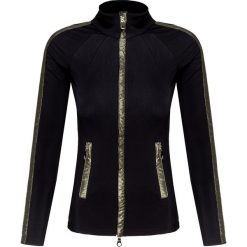 Bluza KELLY BY SISSY DE MONTE CARLO LUNA Czarny. Czarne bluzy damskie marki Kelly by Sissy de Monte Carlo, bez wzorów, z tkaniny, bez rękawów, bez kaptura. W wyprzedaży za 658,00 zł.