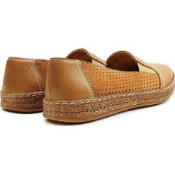 Baleriny damskie Łukbut. Baleriny damskie Łukbut, bez wzorów, ze skóry, eleganckie, bez obcasa, na płaskiej podeszwie. Za 259,00 zł.