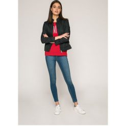 Tommy Jeans - Top. Niebieskie bluzki z odkrytymi ramionami marki Tommy Jeans, s, z nadrukiem, z wiskozy, z okrągłym kołnierzem. W wyprzedaży za 89,90 zł.