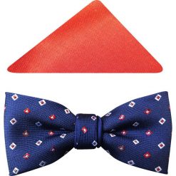 Granatowa mucha męska w biało-czerwone romby A53. Czerwone muszki męskie Modini Moda Męska, na co dzień, bez wzorów, z tkaniny, eleganckie. W wyprzedaży za 49,50 zł.
