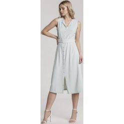 Miętowa Sukienka Adrave. Zielone sukienki damskie Renee, na wiosnę, s, bez wzorów, z tkaniny, eleganckie, z okrągłym kołnierzem, bez rękawów, midi. Za 99,99 zł.