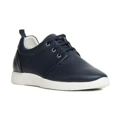 Skórzane sneakersy w kolorze granatowym. Niebieskie sneakersy męskie Baldinini, bez wzorów, ze skóry, na sznurówki. W wyprzedaży za 649,95 zł.