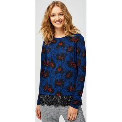 Sweter z koronkową wstawką. Niebieskie swetry damskie Moodo, s, bez wzorów, z koronki, bez rękawów, bez kaptura. Za 9,99 zł.