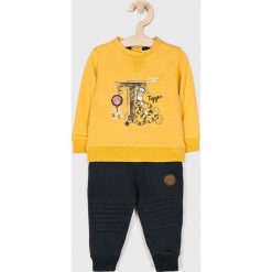 Blukids - Komplet dziecięcy 74-98 cm. Żółte spodnie chłopięce Blukids, z nadrukiem, z bawełny. W wyprzedaży za 69,90 zł.