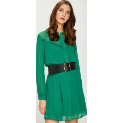 Pepe Jeans - Sukienka Luppe. Czarne sukienki damskie Pepe Jeans, na co dzień, s, bez wzorów, z poliesteru, casualowe, bez kołnierzyka, z długim rękawem, długie, mini, rozkloszowane. W wyprzedaży za 299,90 zł.