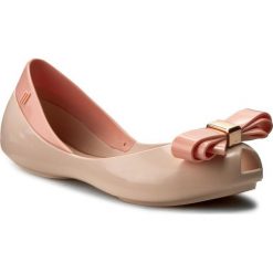 Baleriny MELISSA - Mel Queen III Inf 31879 Light Pink 01276. Czerwone baleriny damskie z kokardą marki Melissa, z tworzywa sztucznego. W wyprzedaży za 189,00 zł.
