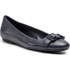 Baleriny CALVIN KLEIN - Orion E8867 Navy. Niebieskie baleriny damskie Calvin Klein, bez wzorów, ze skóry ekologicznej, klasyczne, bez obcasa, na płaskiej podeszwie, bez zapięcia. Za 569,00 zł.