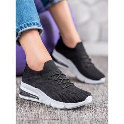 Tekstylne czarne sneakersy. Czarne sneakersy damskie SHELOVET. Za 59,00 zł.