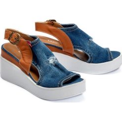 ARTIKER RELAKS 40C0292 jeans, sandały damskie. Koturny damskie Artiker Relaks, bez wzorów, z jeansu, bez obcasa, na koturnie, bez zapięcia. Za 199,90 zł.