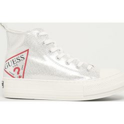 Guess Jeans - Trampki. Szare trampki i tenisówki damskie Guess Jeans, z aplikacjami, z jeansu, na sznurówki. Za 419,90 zł.